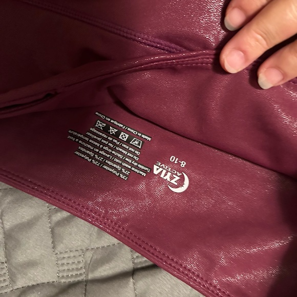 Zyia Active Metallic Capri Leggings - Picture 2 of 3